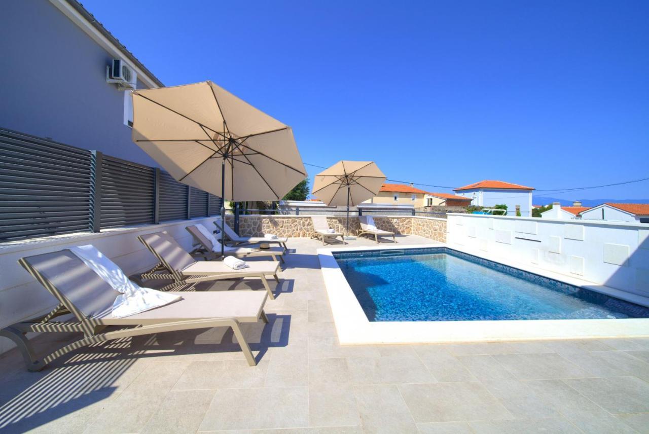 Villa Quarnaro With Heated Pool Omišalj Eksteriør billede