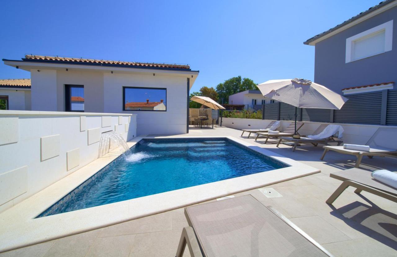 Villa Quarnaro With Heated Pool Omišalj Eksteriør billede