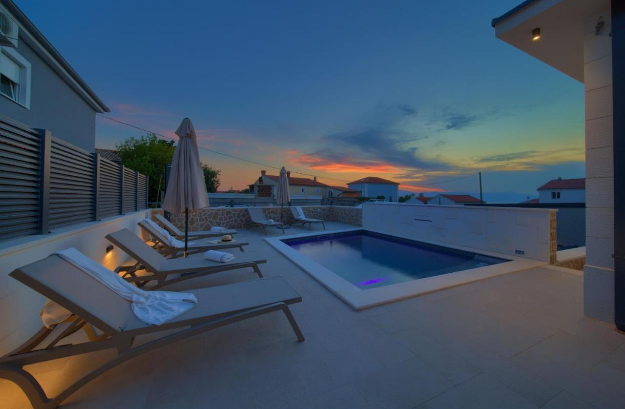 Villa Quarnaro With Heated Pool Omišalj Eksteriør billede