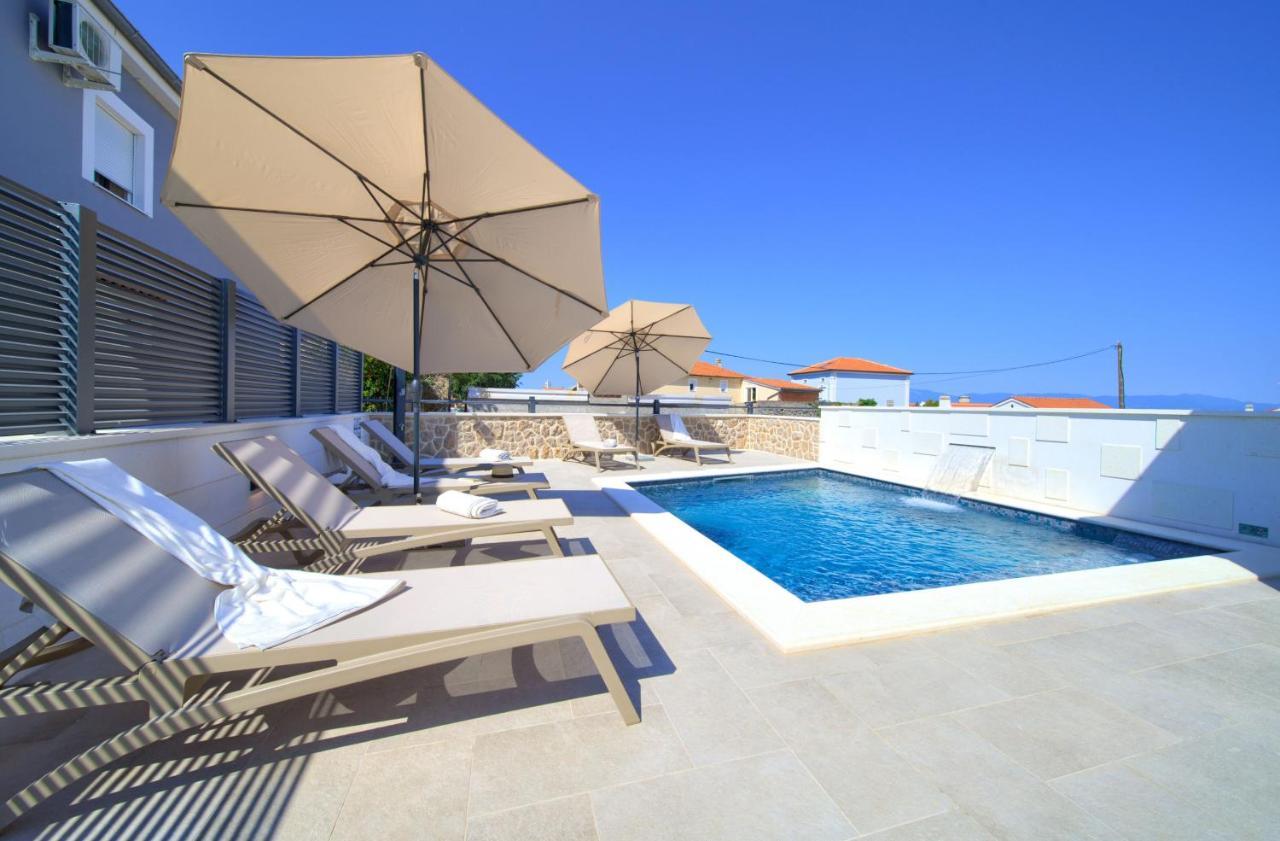 Villa Quarnaro With Heated Pool Omišalj Eksteriør billede